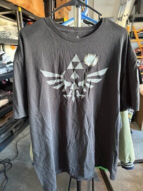THE LEGEND OF ZELDA TRIFORCE NES Nintendo T-Shirt TEE BLACK